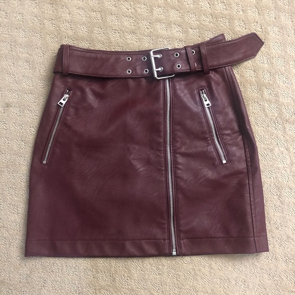 Faux leather skirt - Picture 3 of 3